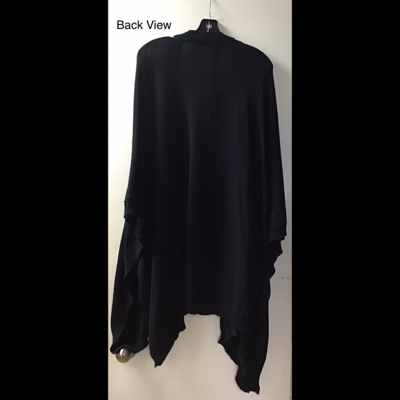 🌟 Black Cotton Cape with Pockets - Picture 5 of 6